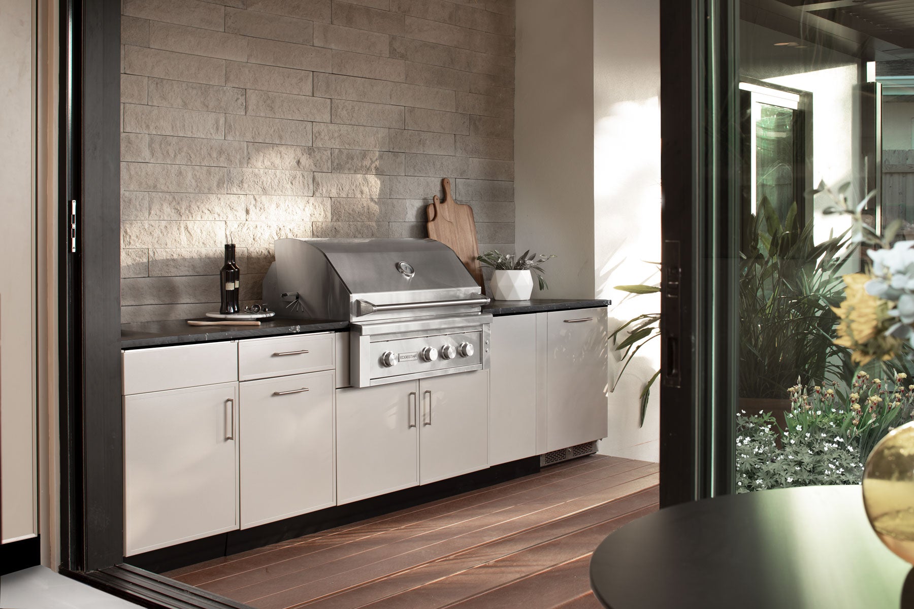 modern-outdoor-kitchen